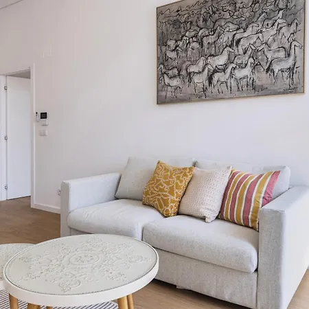 Апартаменты Center 1-bedroom By Lovelystay *